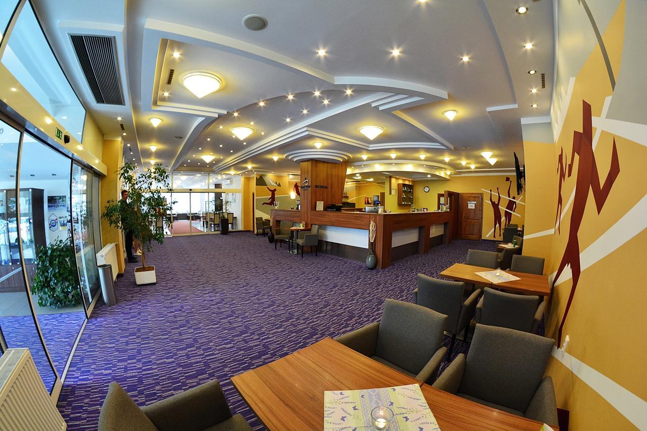 Alexandra Sport Hotel Puchov Exterior photo